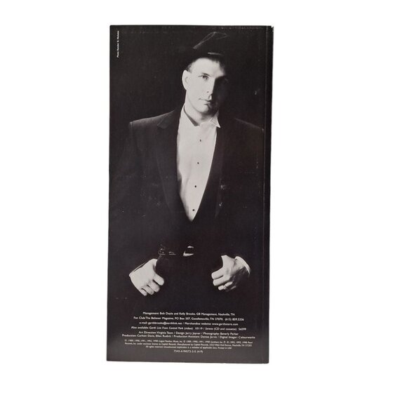 Garth Brooks CDs Limited Series Edition Lyrics Photos Vintage Booklet Only - Picture 2 of 2